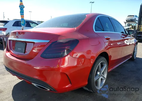 2016 Mercedes-Benz C 300 Sport z USA, uszkodzony, nr VIN 55SWF4JBXGU172191